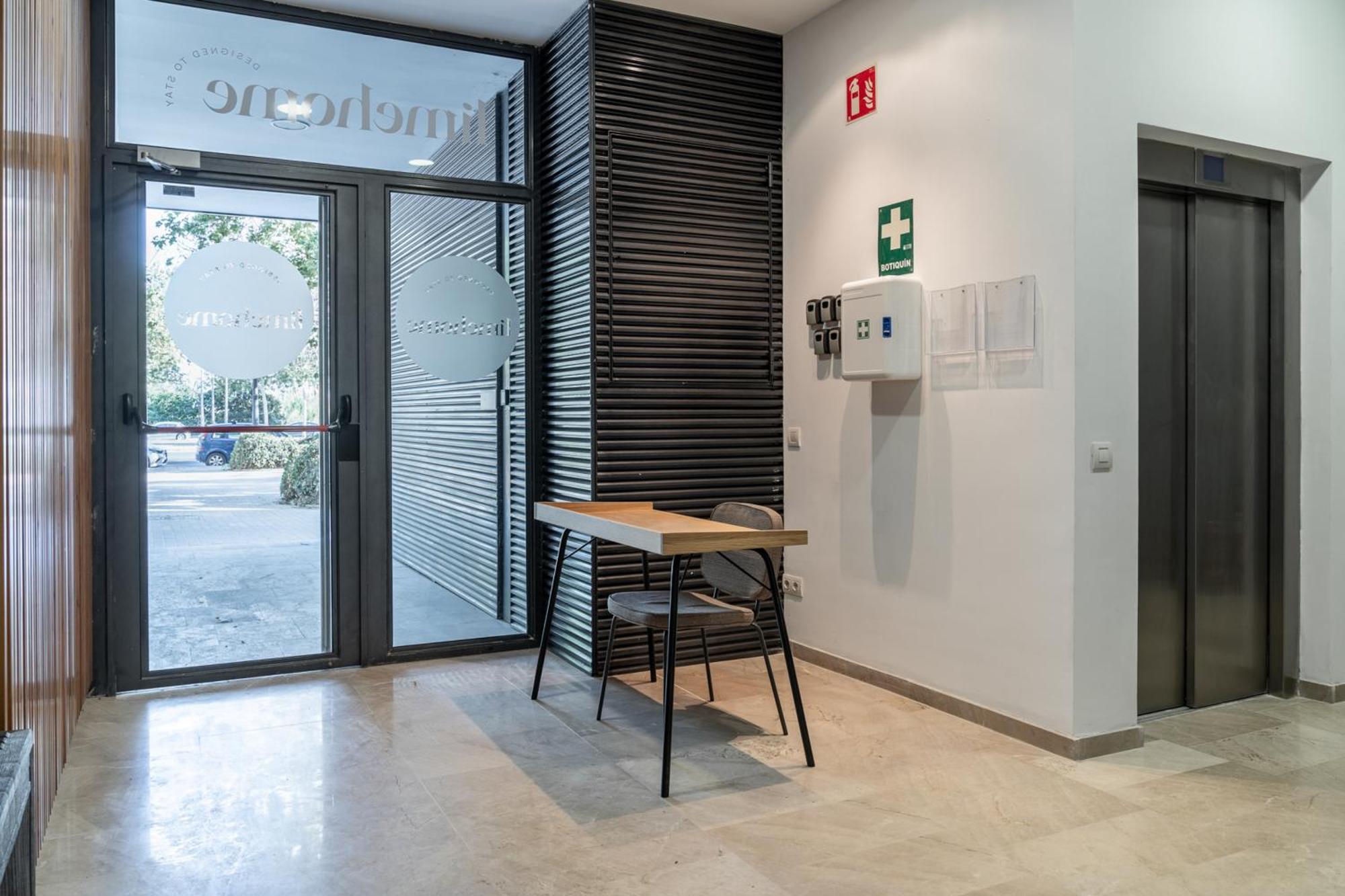 Limehome Valencia Carrer D'Antonio Ferrandis ภายนอก รูปภาพ