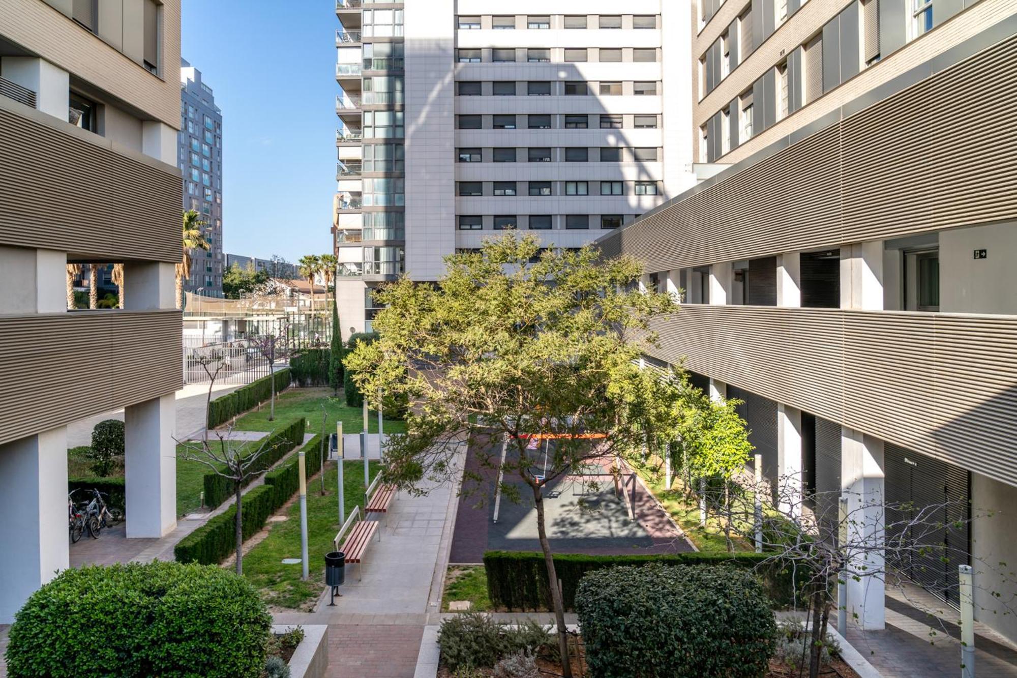 Limehome Valencia Carrer D'Antonio Ferrandis ภายนอก รูปภาพ