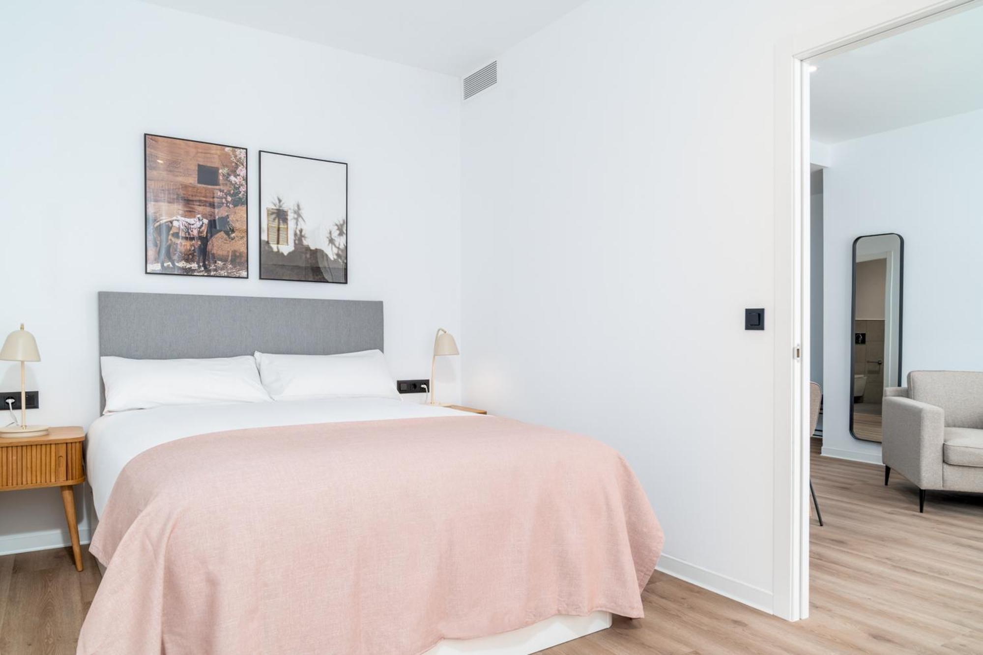 Limehome Valencia Carrer D'Antonio Ferrandis ภายนอก รูปภาพ