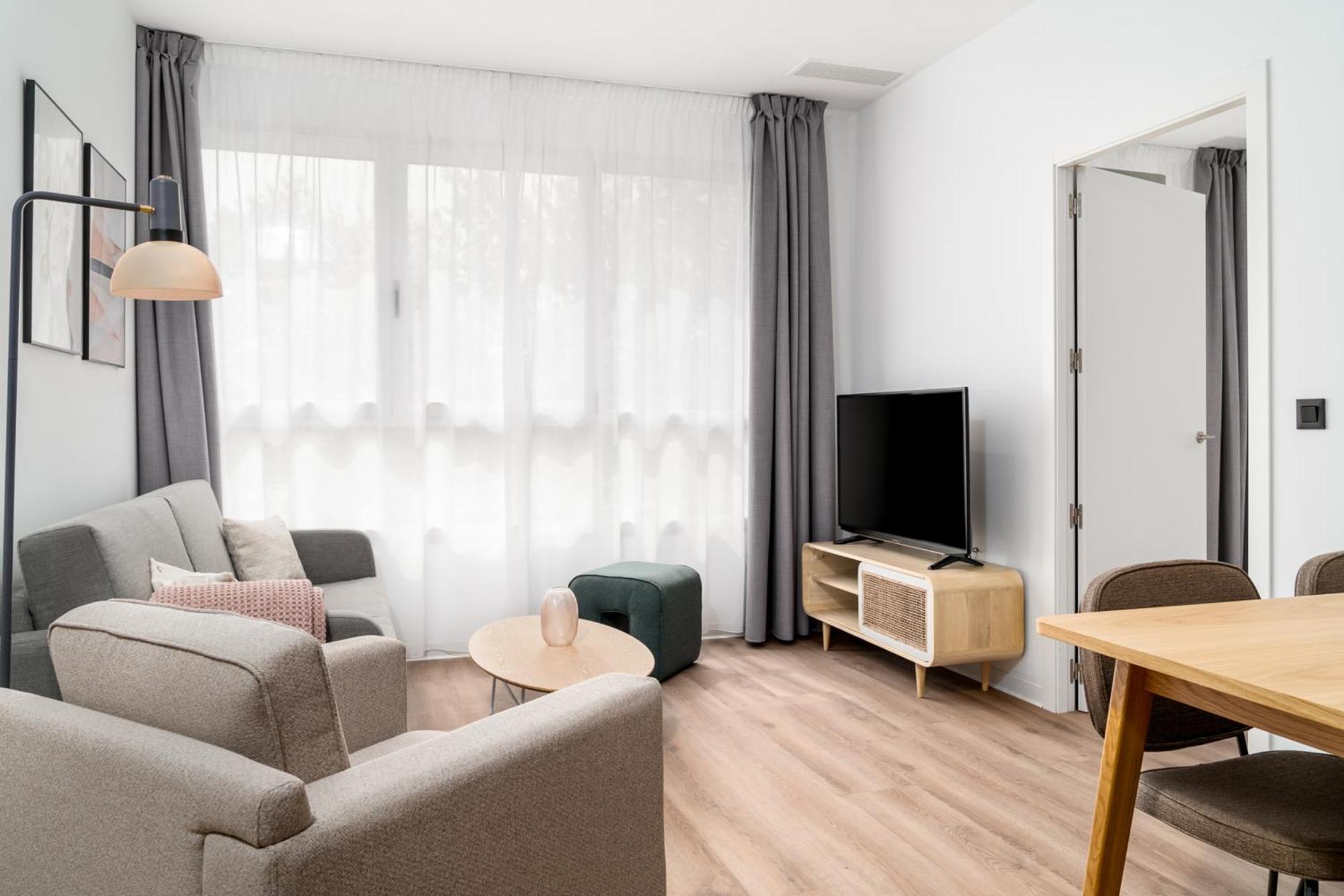 Limehome Valencia Carrer D'Antonio Ferrandis ภายนอก รูปภาพ