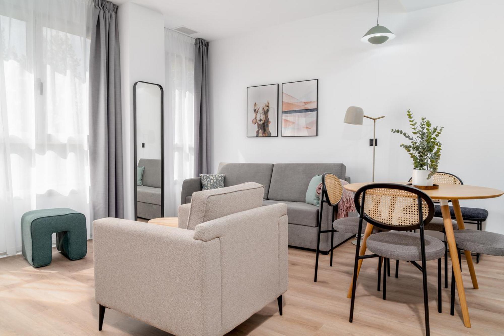 Limehome Valencia Carrer D'Antonio Ferrandis ภายนอก รูปภาพ