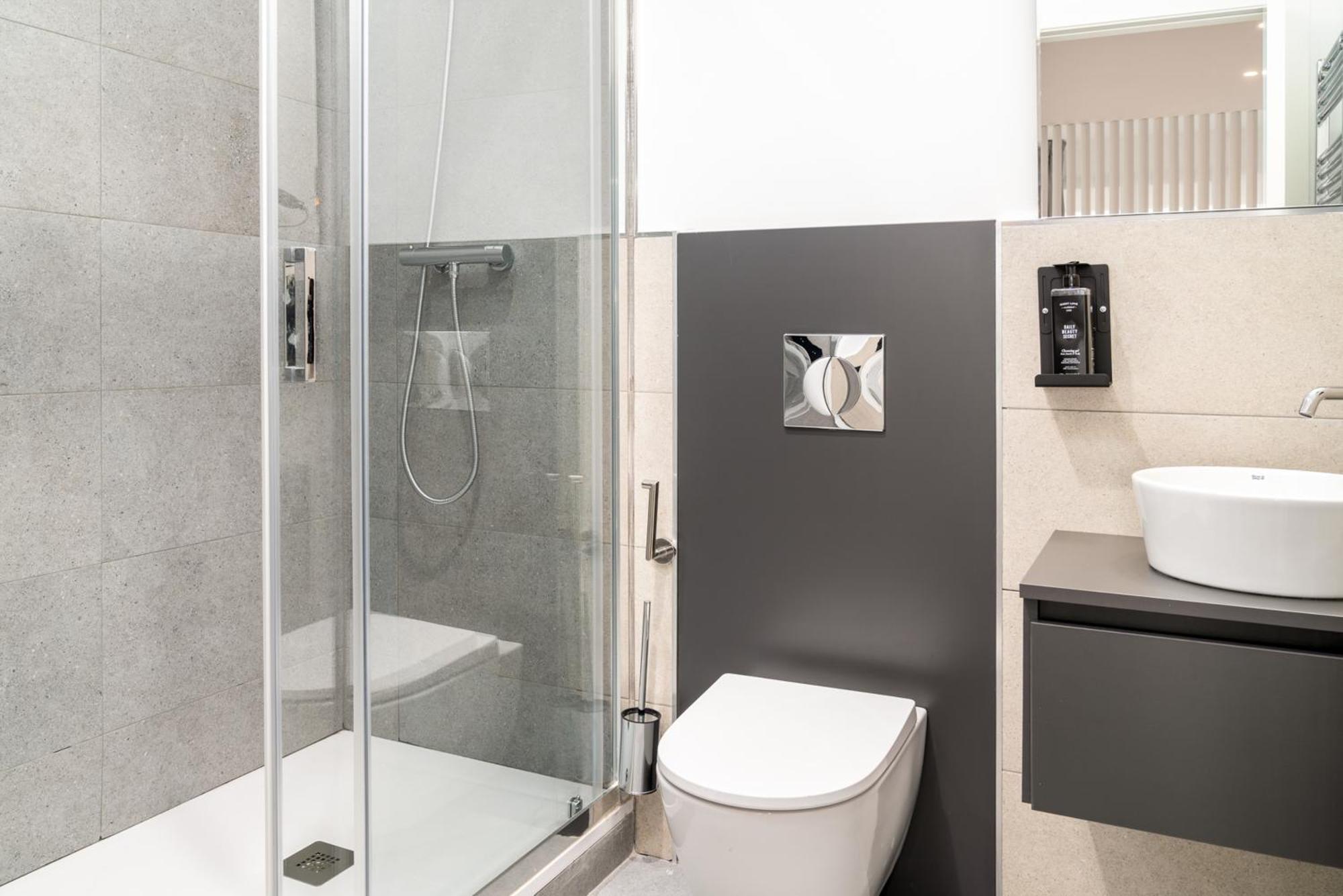Limehome Valencia Carrer D'Antonio Ferrandis ภายนอก รูปภาพ