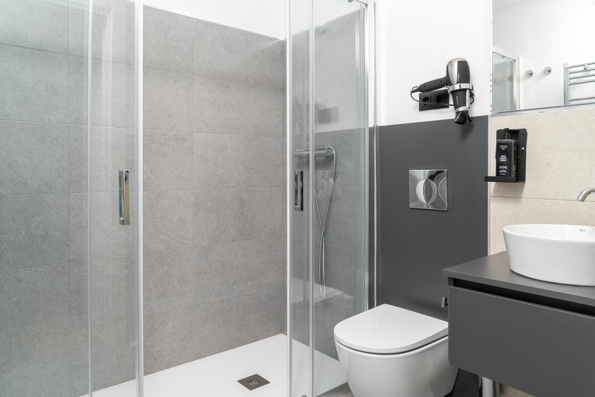 Limehome Valencia Carrer D'Antonio Ferrandis ภายนอก รูปภาพ