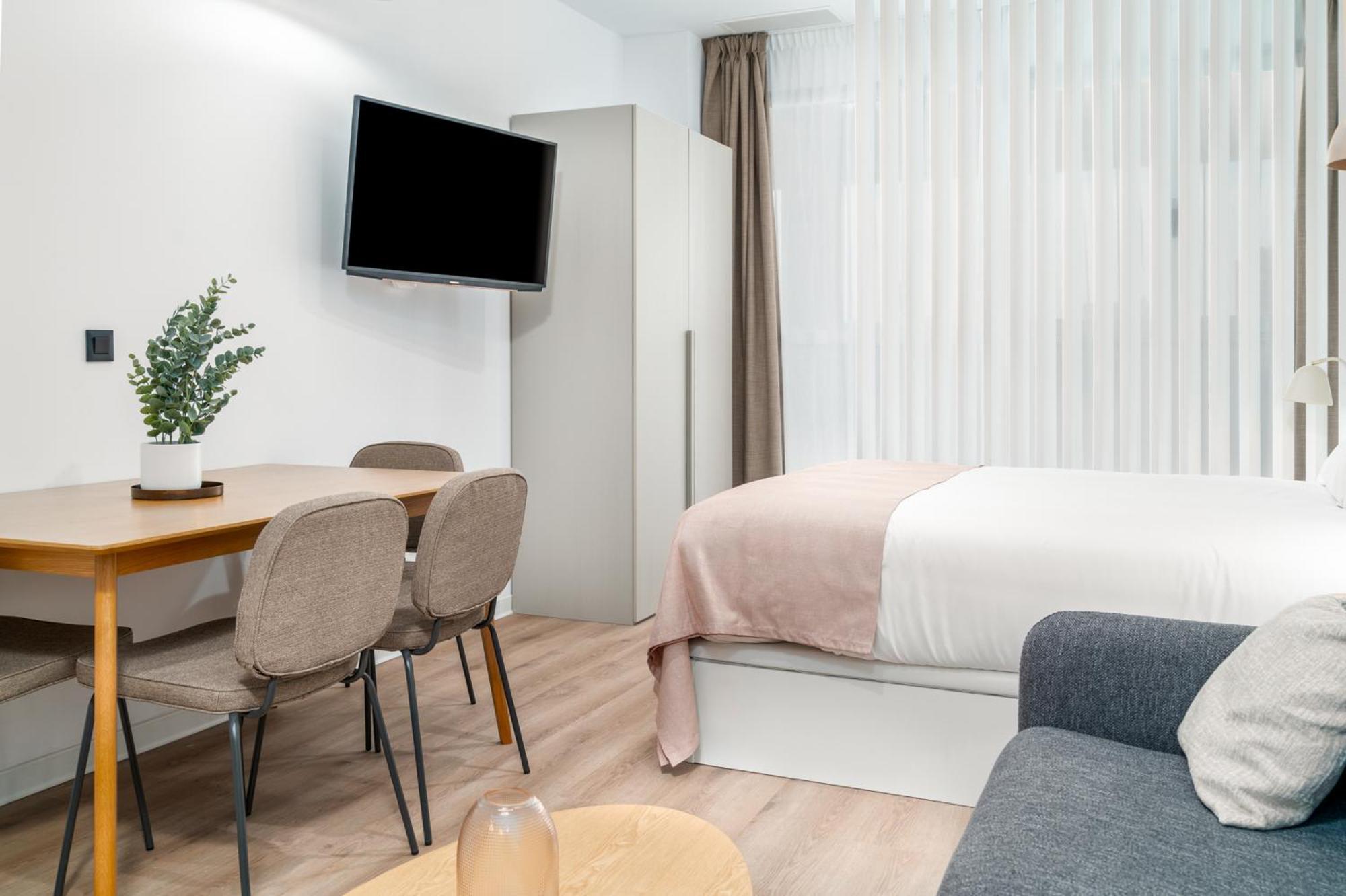 Limehome Valencia Carrer D'Antonio Ferrandis ภายนอก รูปภาพ