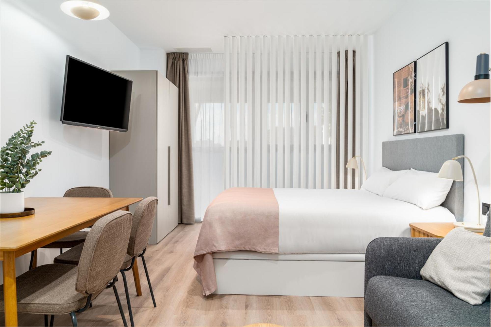 Limehome Valencia Carrer D'Antonio Ferrandis ภายนอก รูปภาพ