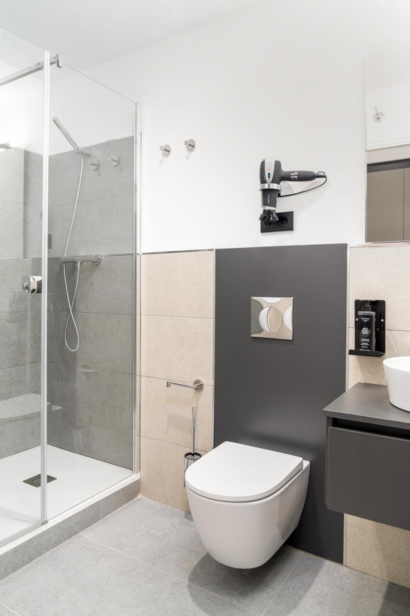 Limehome Valencia Carrer D'Antonio Ferrandis ภายนอก รูปภาพ