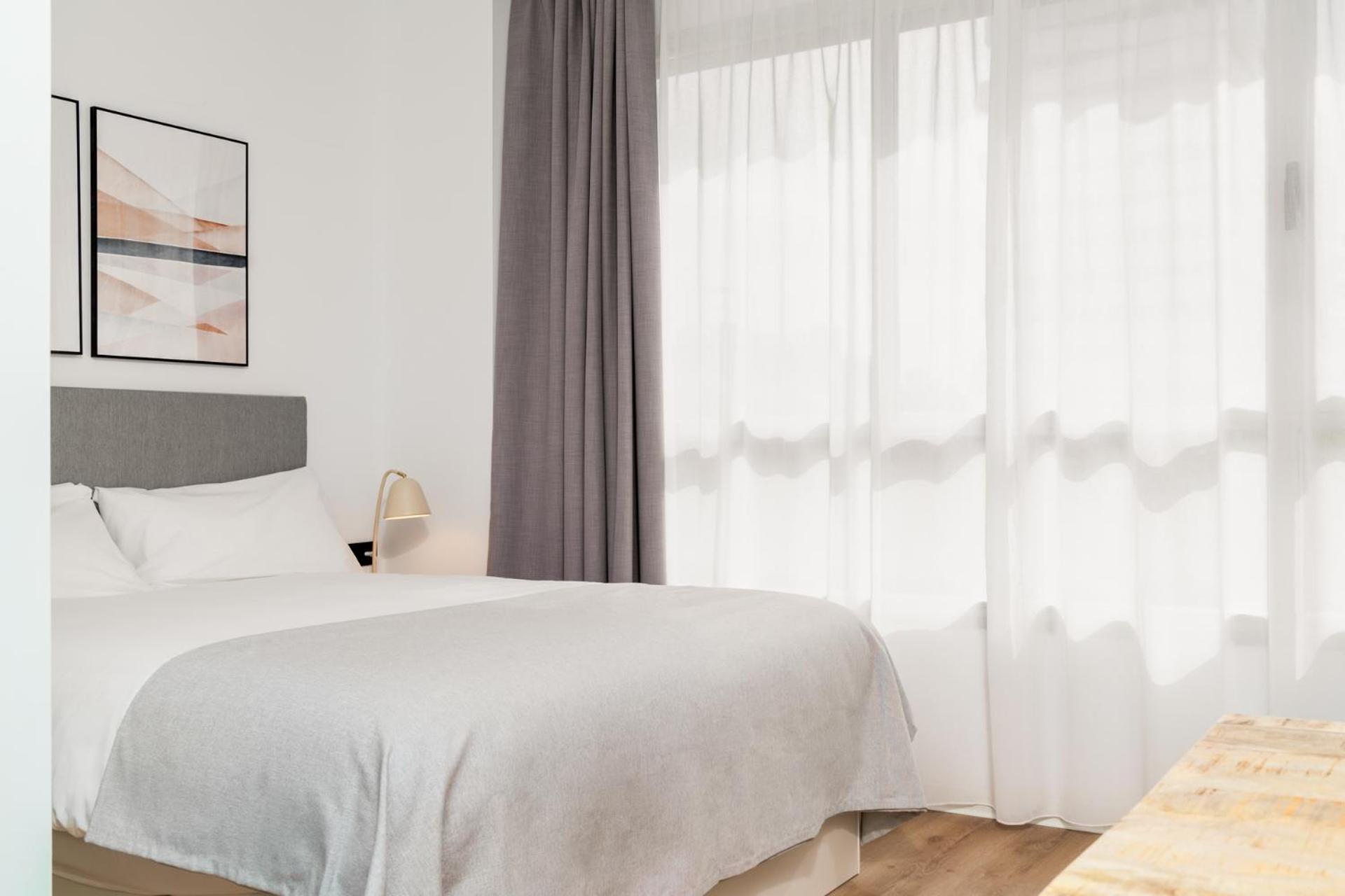 Limehome Valencia Carrer D'Antonio Ferrandis ภายนอก รูปภาพ
